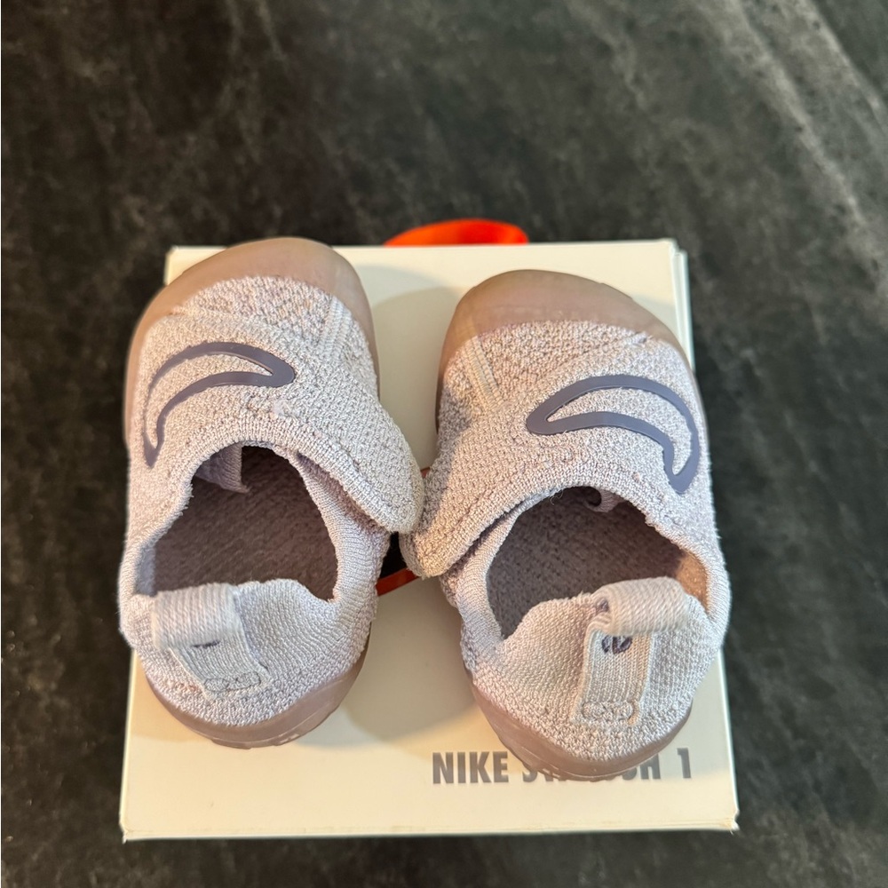 Nike Swoosh 1